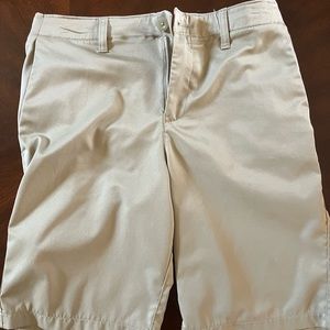 Boys size 16 Under Armour golf shorts